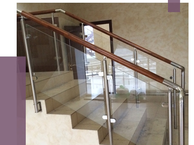 Комбинированные перила из металла и дерева в Миассе