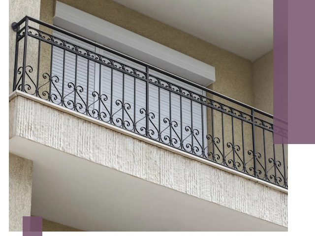 Балконные ограждения из металла и стекла в Миассе для домов