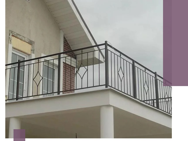 Изготовление балконных ограждений в Миассе из металла и стекла