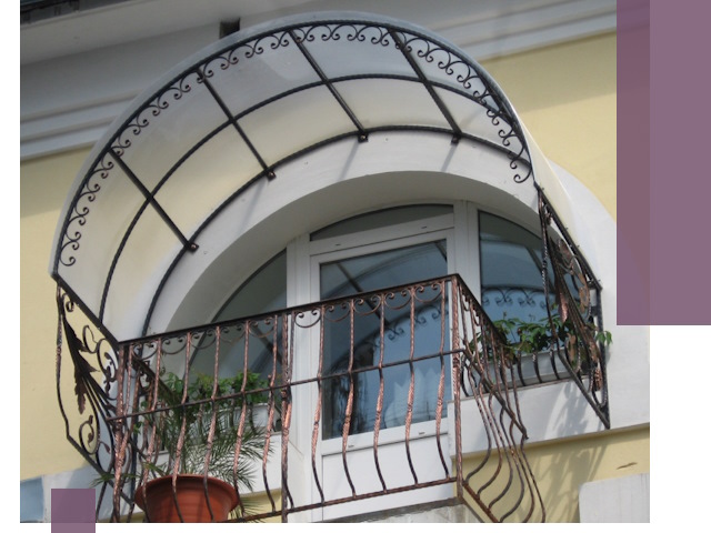 Козырьки над балконом в Миассе — изготовление и монтаж